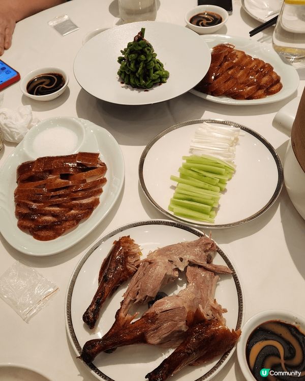 🦆🔥 花悅庭烤鴨，脆皮肉嫩，香氣四溢！