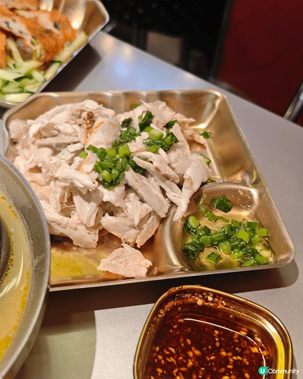 呢間荔枝角老荔冰室出曬名！外面霓虹燈嘅裝修，內裏仲有龍鳳牆，...