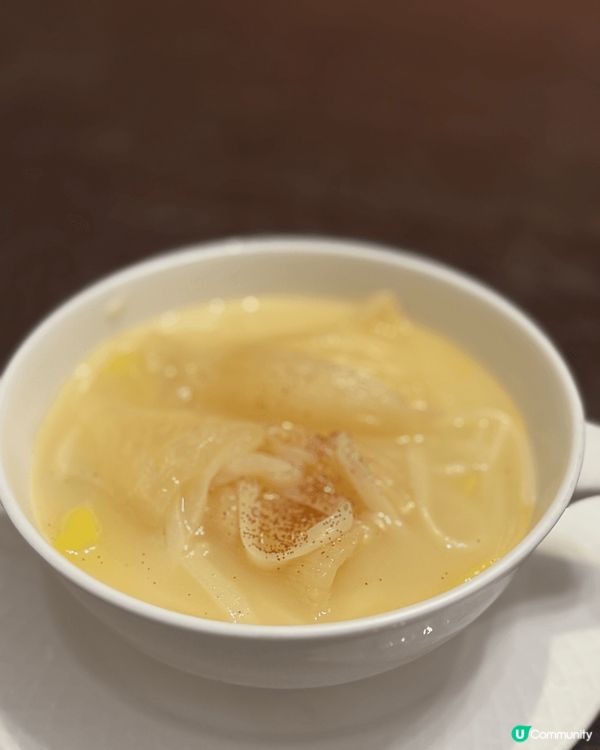 位於銅鑼灣問月飯店三樓，由擁有超過30年中菜經驗的吳震霈師傅...