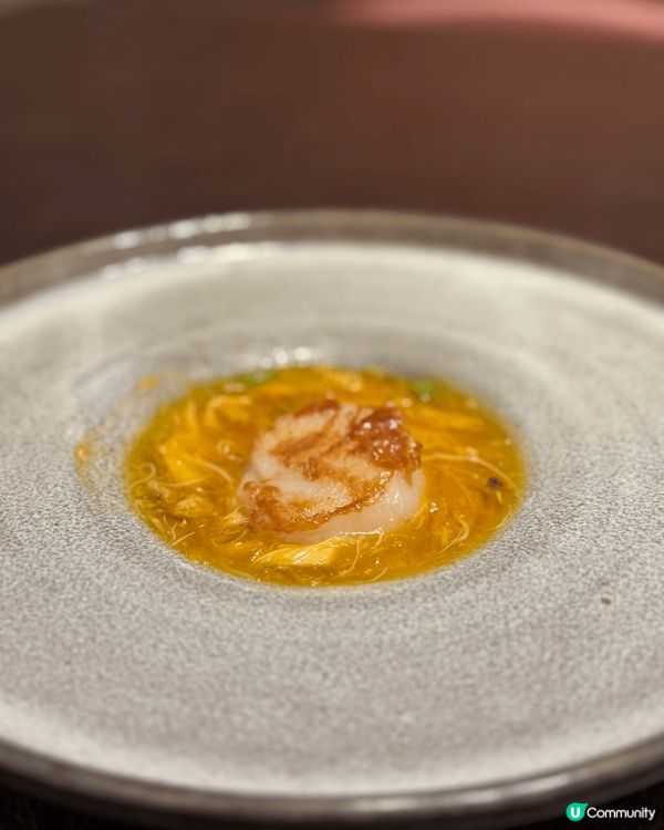 位於銅鑼灣問月飯店三樓，由擁有超過30年中菜經驗的吳震霈師傅...