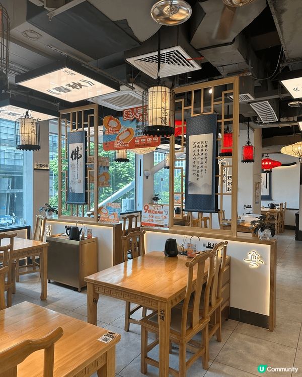 呢間係位於深圳華強北站既「子曰禮」酒樓，以中國風裝修，入到黎...