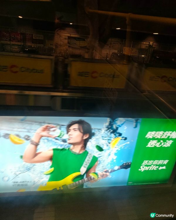 YY雪碧巴士燈箱廣告！往太古方向巧遇！🚌🎸
