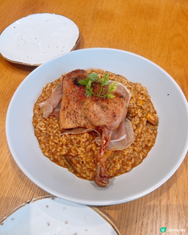 山頂PHI絕景！脆皮鴨腿意大利飯×粉紅醬貓耳朵😍