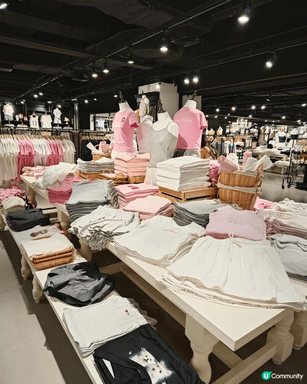 想買衣服的話，最近在W.Management買了些衣服，感覺...