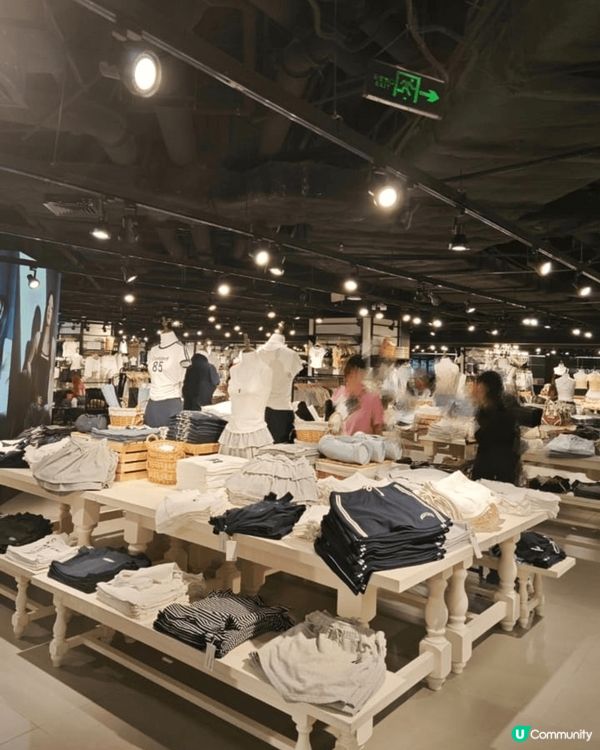 想買衣服的話，最近在W.Management買了些衣服，感覺...