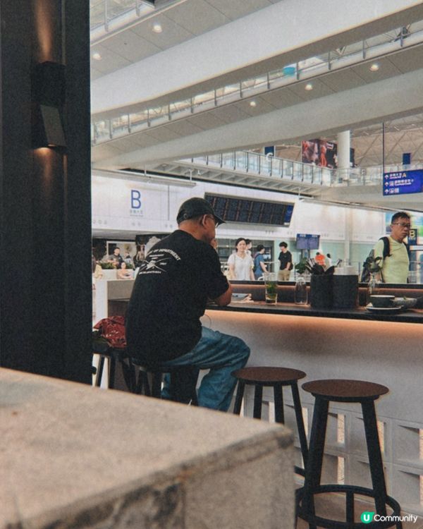 1.  航班延誤點算好？機場咖啡hopping 攻略！✈️☕️