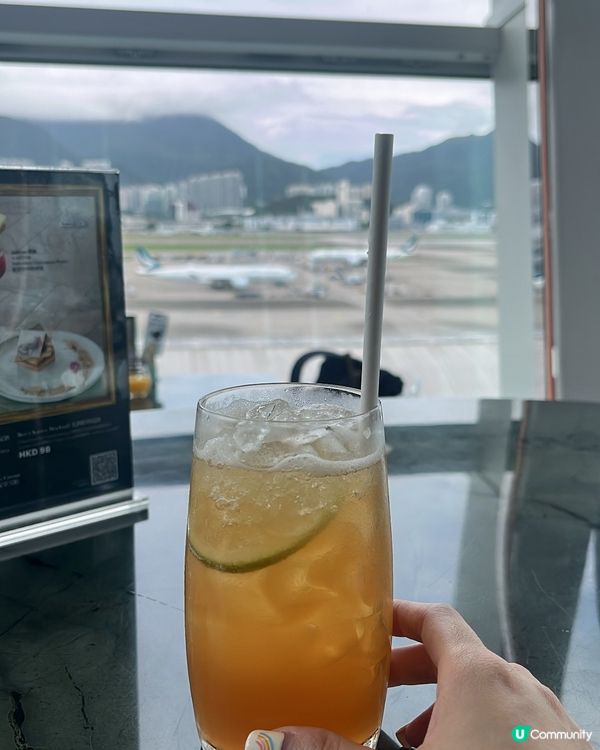 1.  航班延誤點算好？機場咖啡hopping 攻略！✈️☕️