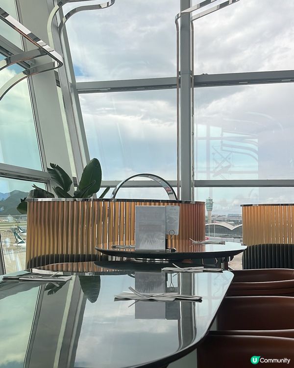 1.  航班延誤點算好？機場咖啡hopping 攻略！✈️☕️