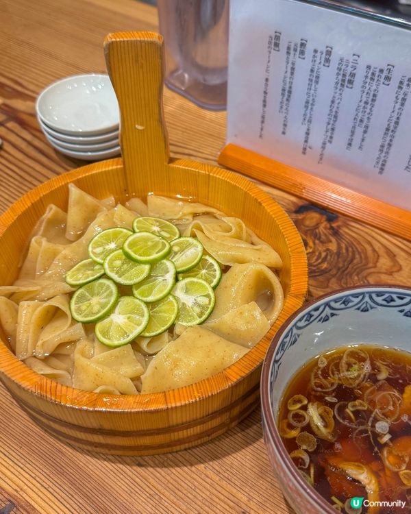 東京車站直通拉麵激戰區的乾魚系醬油熱湯與超寬平打麵🍜
