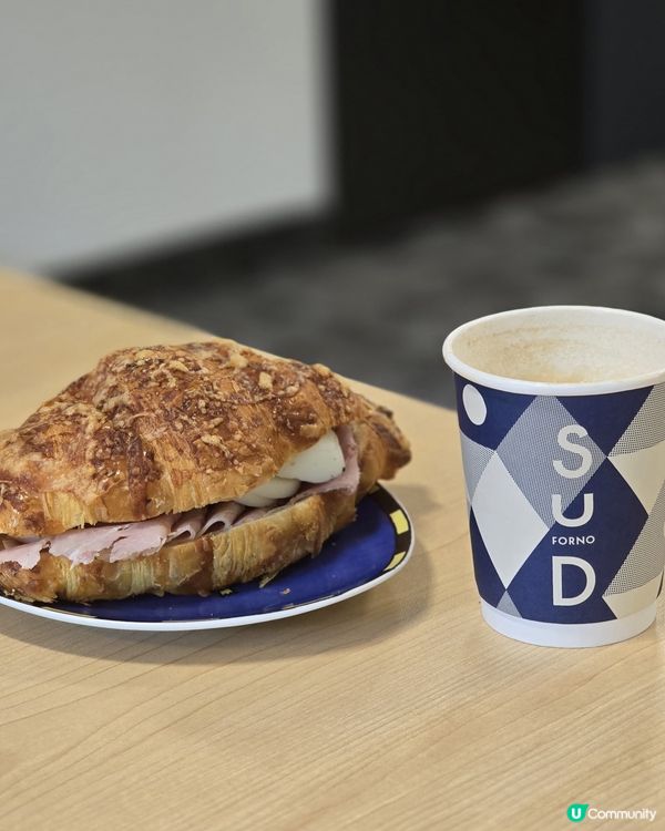 早餐歎世界！☕🥐 咖啡+牛角包三文治😋