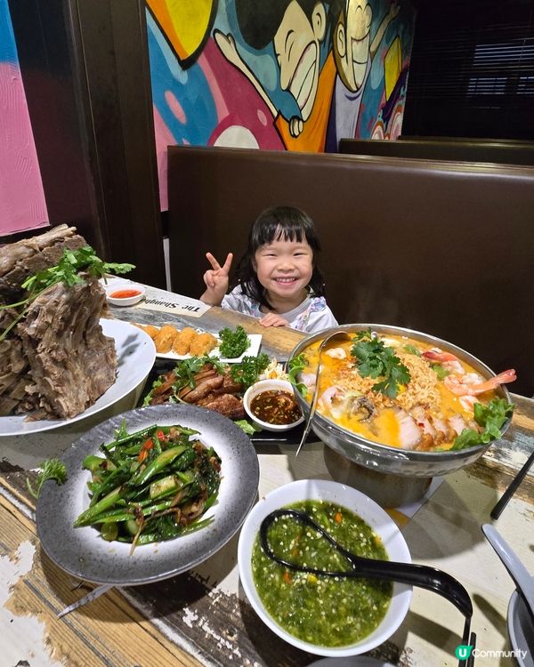 火山排骨震撼眼球！🤩 泰國美食大滿足！😋