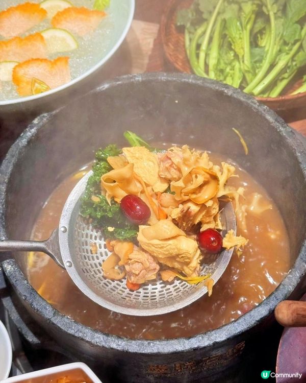 🍄唔使過關！香港都有「蘑界」野生菌石鍋雞啦～