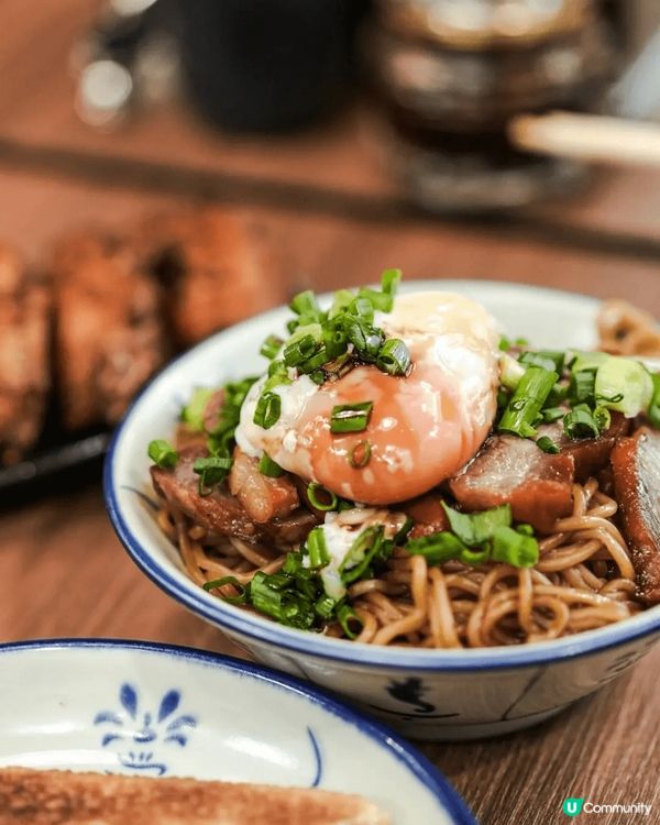 尖沙咀K11附近有一間性價比極高嘅平民食堂「兩草」👍，餐廳環...