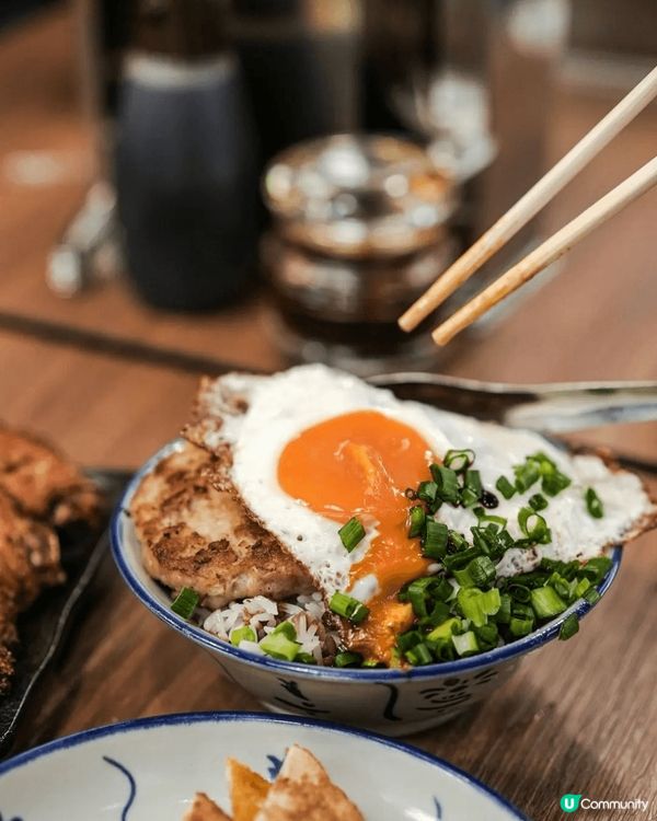 尖沙咀K11附近有一間性價比極高嘅平民食堂「兩草」👍，餐廳環...