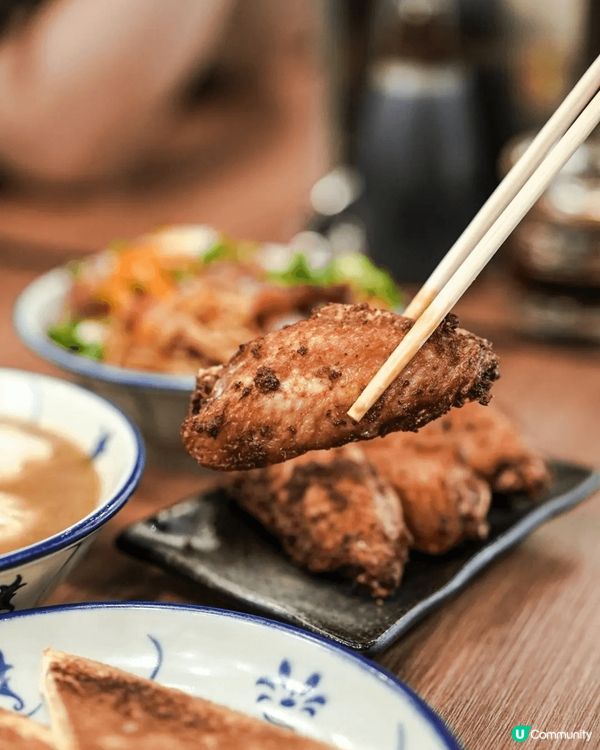 尖沙咀K11附近有一間性價比極高嘅平民食堂「兩草」👍，餐廳環...