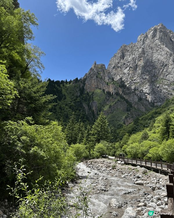 甘南的扎尕那，中國的必到景點之一，有藏族文化的地方，有點瑞士...