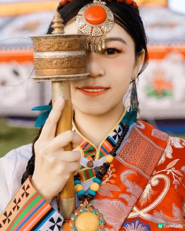 穿著藏服拍攝青海旅遊，是體驗當地文化的最佳方式。藏服獨特的設...