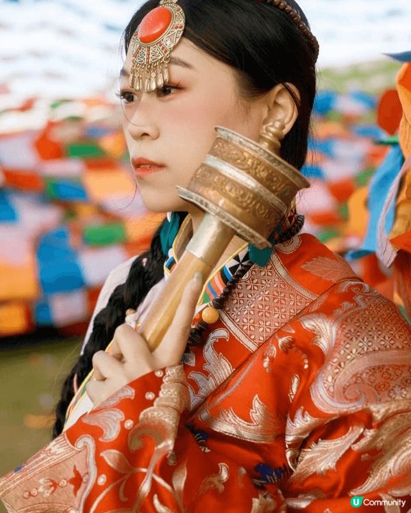 穿著藏服拍攝青海旅遊，是體驗當地文化的最佳方式。藏服獨特的設...