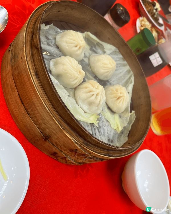 韮黃蟮糊，小籠包， 酸辣湯都是上海菜的美食， 很久也沒有上館...