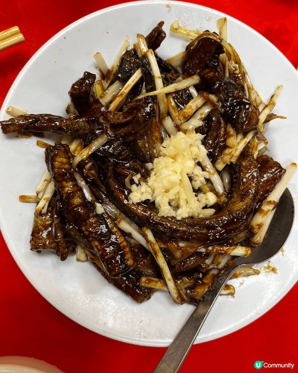 韮黃蟮糊，小籠包， 酸辣湯都是上海菜的美食， 很久也沒有上館...