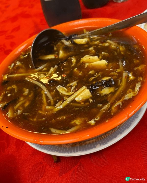 韮黃蟮糊，小籠包， 酸辣湯都是上海菜的美食， 很久也沒有上館...