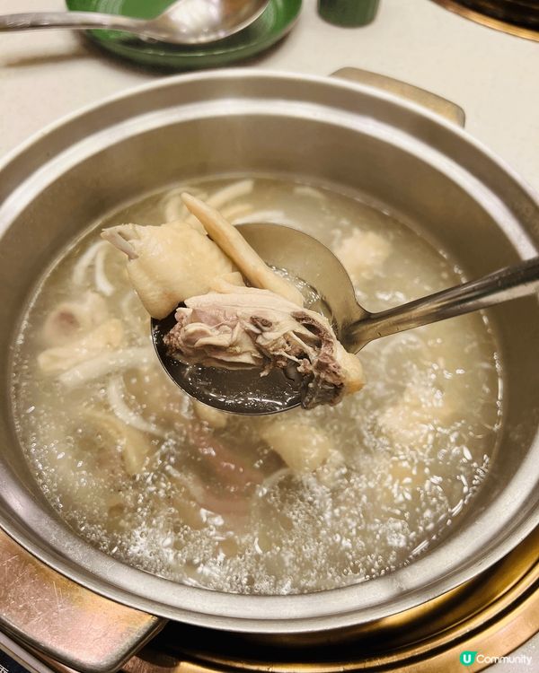 今年生日仔女帶我去食潤園四季椰子雞，一行入店內就覺得好舒適，...