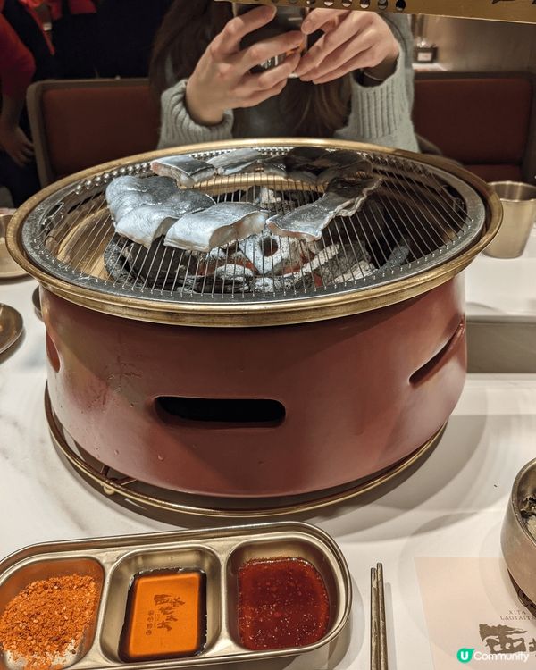 深圳卓悅中心西塔老太太，係用泥爐的燒肉店，真火炭燒香氣無法取...