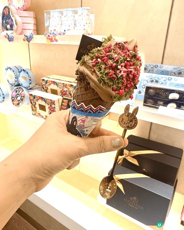 去食咗Popmart x Godiva 聯乖期間限定活動，食...
