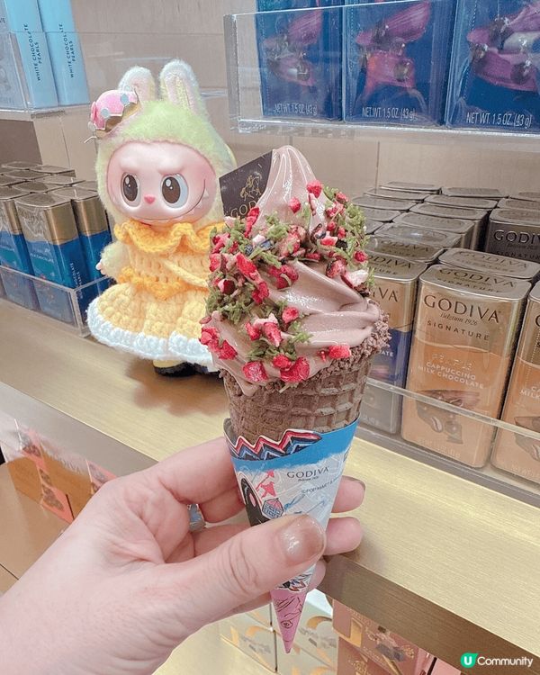 去食咗Popmart x Godiva 聯乖期間限定活動，食...