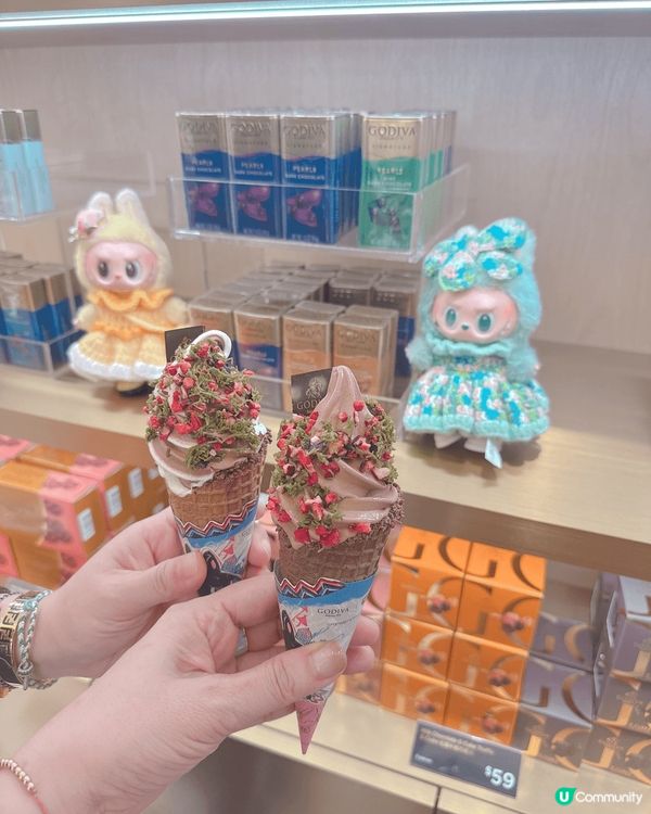 去食咗Popmart x Godiva 聯乖期間限定活動，食...
