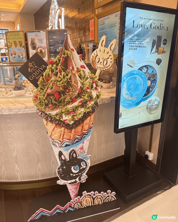 去食咗Popmart x Godiva 聯乖期間限定活動，食...