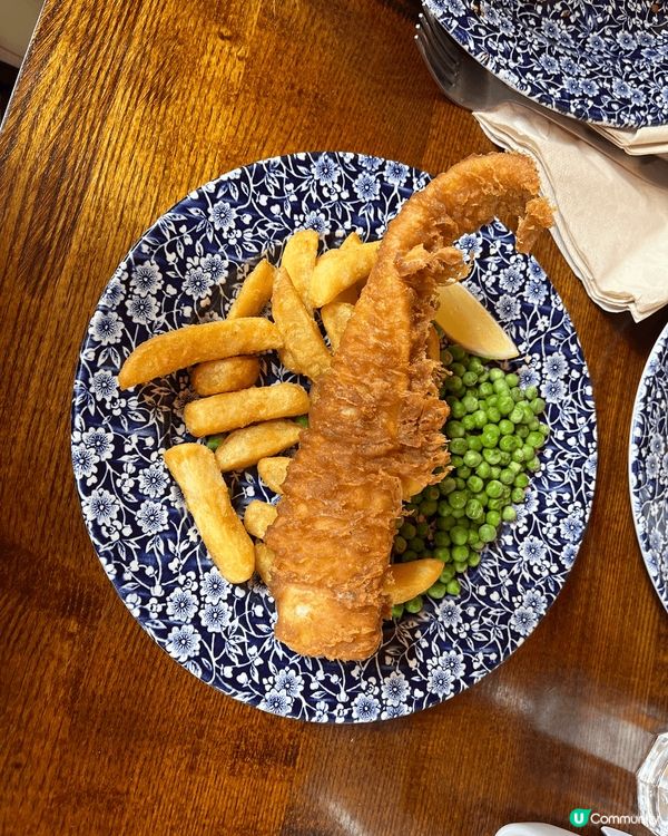 英式 Fish and chips, 炸漿非常鬆脆及薯條好厚...