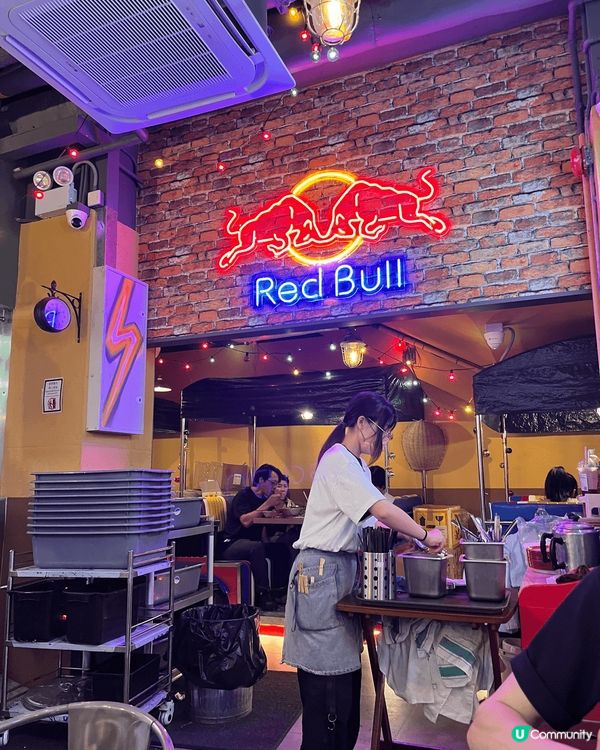 旺角的泰國餐廳Tamarind 無論咩時間去都大排長龍，店內...