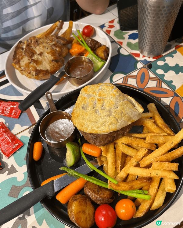 食過全港最好食嘅威靈頓牛扒，雖然唔係正宗，但係牛肉好腍牛尾重...