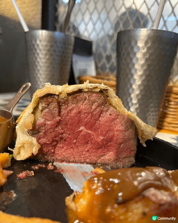 食過全港最好食嘅威靈頓牛扒，雖然唔係正宗，但係牛肉好腍牛尾重...