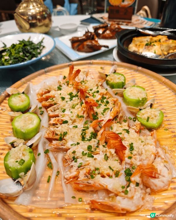 1.木瓜絲沙律2.馬來貴刁3. 蒜蓉蒸蝦.前莱是木瓜絲沙律，...