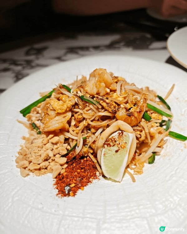 1.木瓜絲沙律2.馬來貴刁3. 蒜蓉蒸蝦.前莱是木瓜絲沙律，...