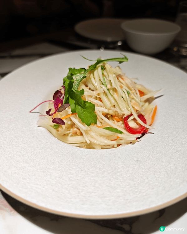 1.木瓜絲沙律2.馬來貴刁3. 蒜蓉蒸蝦.前莱是木瓜絲沙律，...