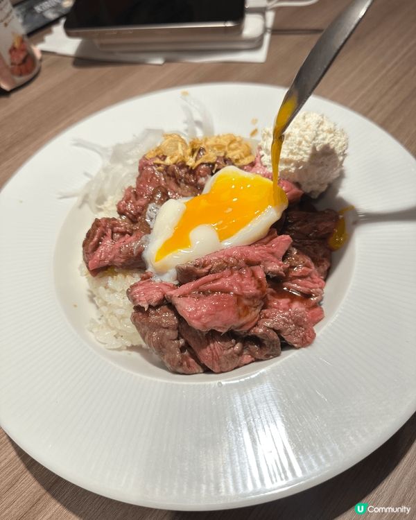 咖喱嫩牛肉飯是一道美味佳餚，選用新鮮牛肉，搭配濃郁咖喱醬汁，...