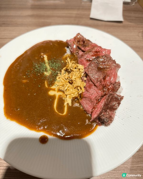 咖喱嫩牛肉飯是一道美味佳餚，選用新鮮牛肉，搭配濃郁咖喱醬汁，...