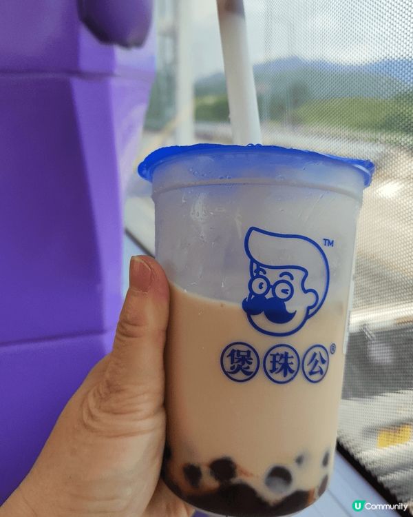 上深圳玩，蓮塘過關臨走買返杯又平又抵飲嘅［煲豬公紅糖珍珠奶茶...