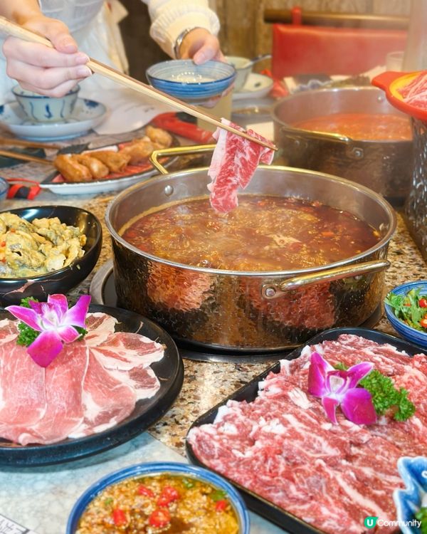 霓虹火鍋夜！老香港風味🔥🍲 15字