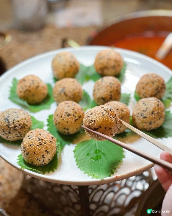 霓虹火鍋夜！老香港風味🔥🍲 15字