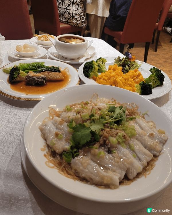 銅鑼灣有間中餐廳，因為位於高層，夜景靚得令人心醉。