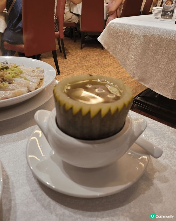 銅鑼灣有間中餐廳，因為位於高層，夜景靚得令人心醉。