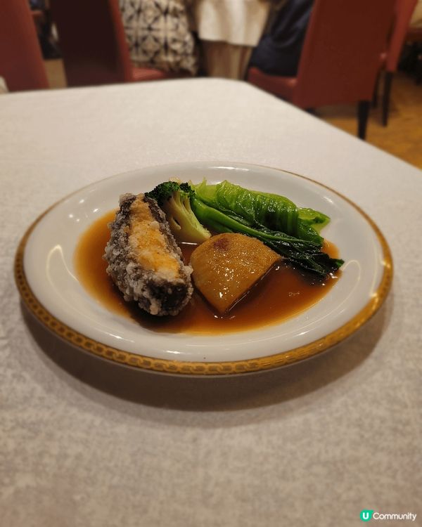 銅鑼灣有間中餐廳，因為位於高層，夜景靚得令人心醉。