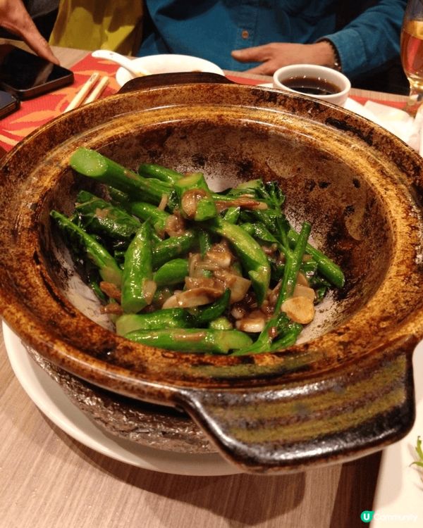 酥炸生蠔煲、鹹魚雞粒豆腐煲同馬拉盞芥蘭煲，三款廣東小菜真係好...