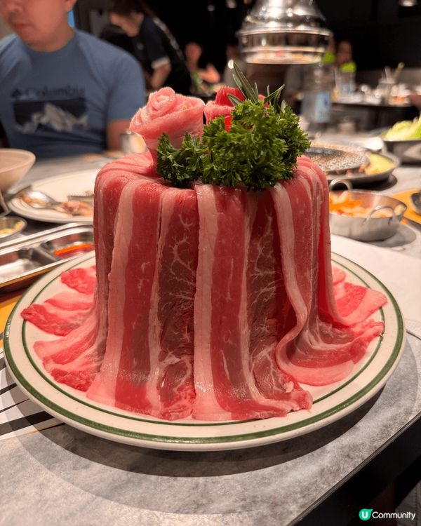 呢個「肥牛蛋糕」出自炑八韓烤餐廳，話說上個月生日去呢慶食韓肉...