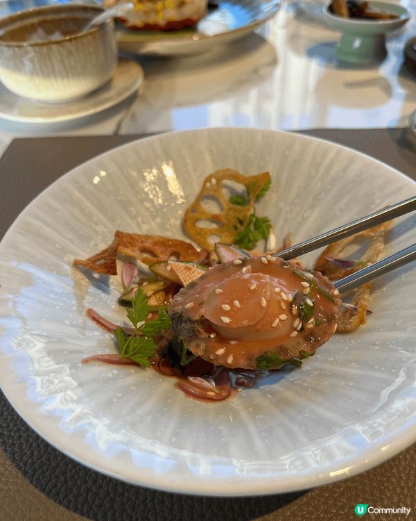 呢間餐廳位於海港城，坐擁維港海景，主打粵菜西造，融合創新手法...