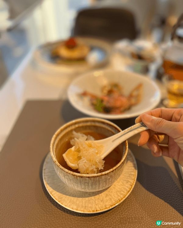 呢間餐廳位於海港城，坐擁維港海景，主打粵菜西造，融合創新手法...